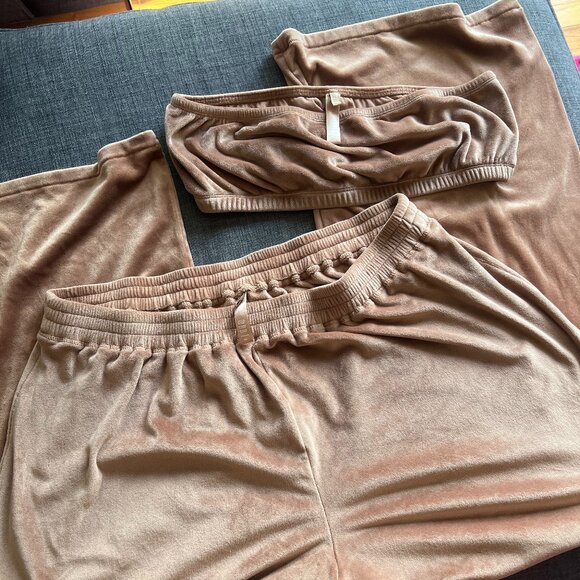 Matching SKIMS lounge set - Picture 2 of 5